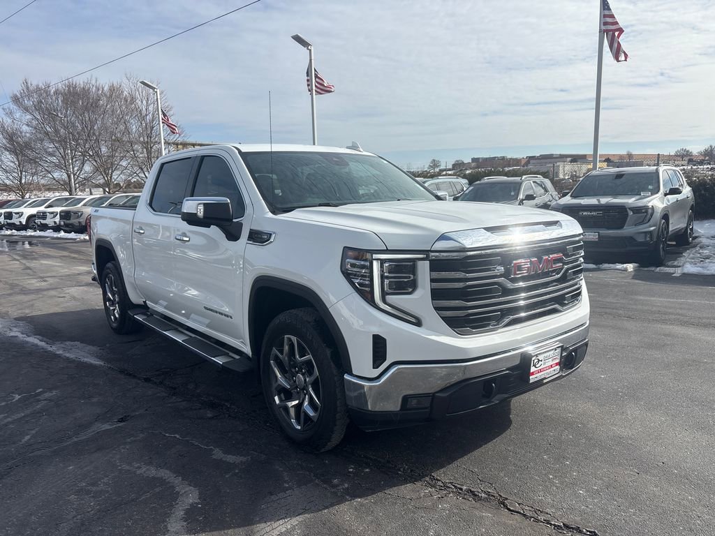 Used 2023 GMC Sierra 1500 SLT w/ SLT Premium Package image 4