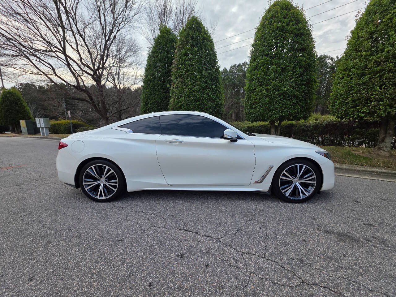 Used 2017 INFINITI Q60 2.0t w/ Premium Plus Package 2.0T AWD/4WD image 6