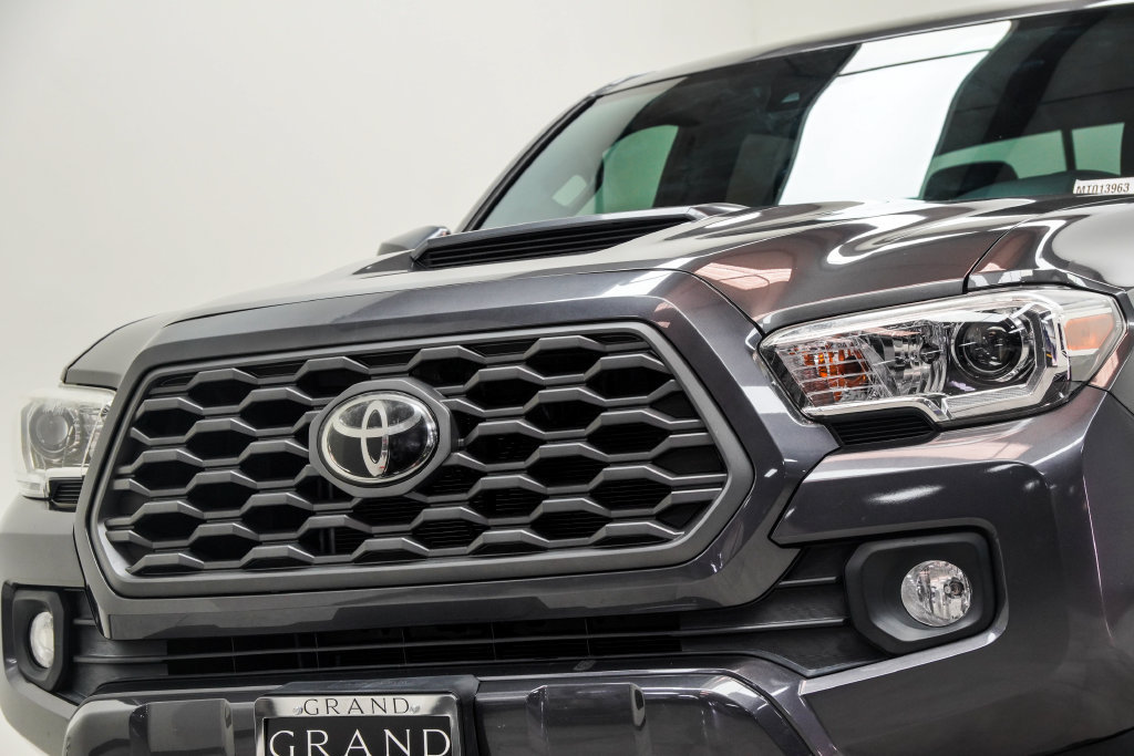 Used 2021 Toyota Tacoma TRD Sport AWD/4WD image 2