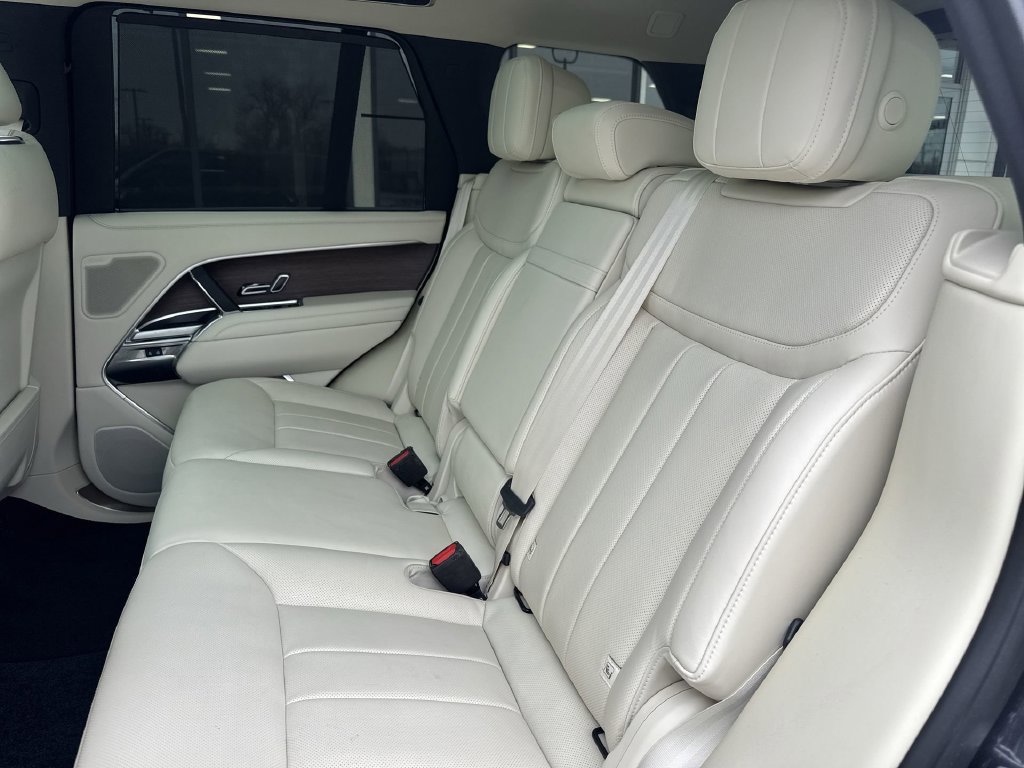 Used 2025 Land Rover Range Rover SE AWD/4WD image 25