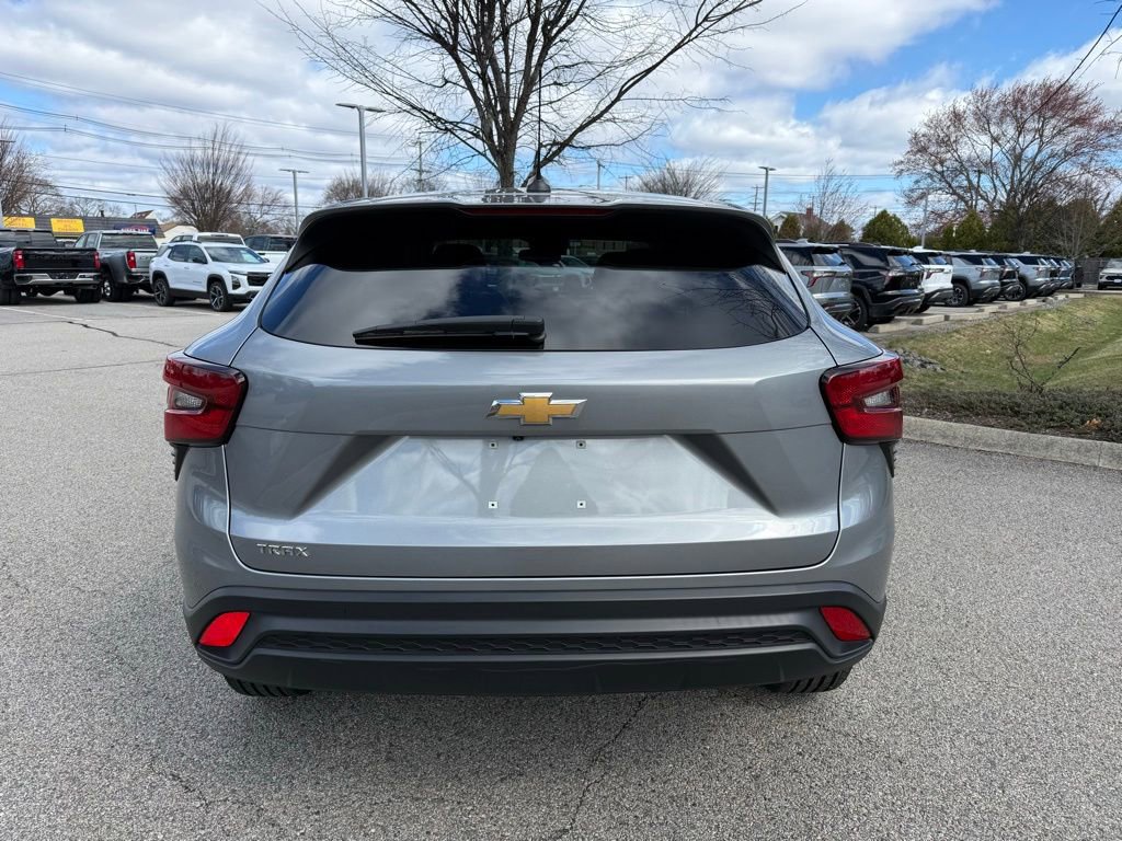 Used 2024 Chevrolet Trax LS FWD image 4