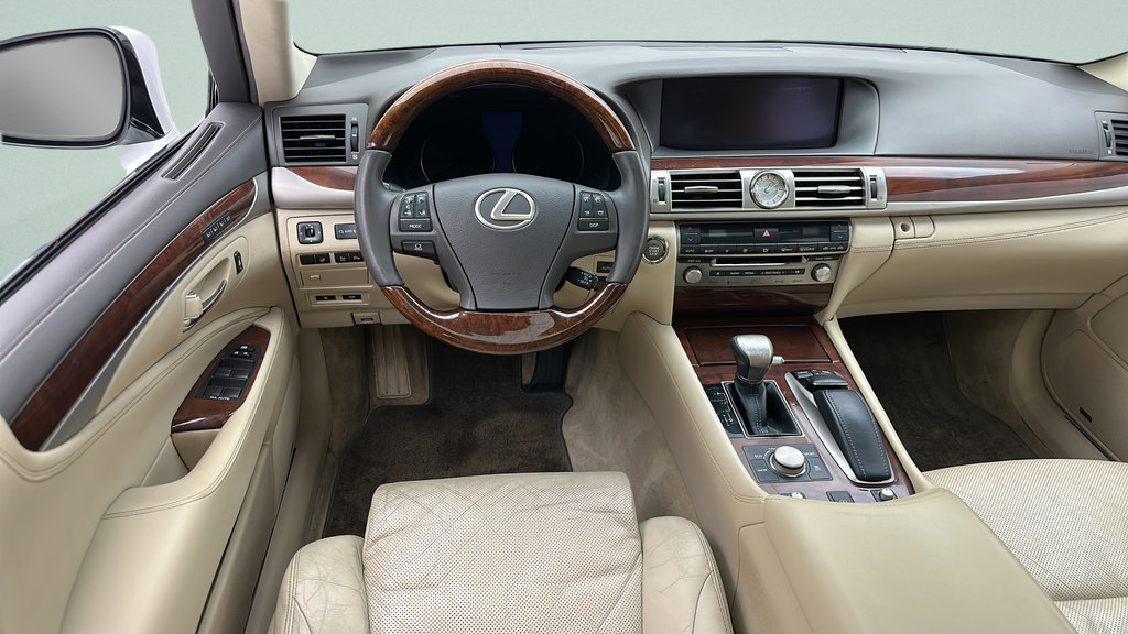 Used 2014 Lexus LS 460 AWD w/ Comfort Package image 25