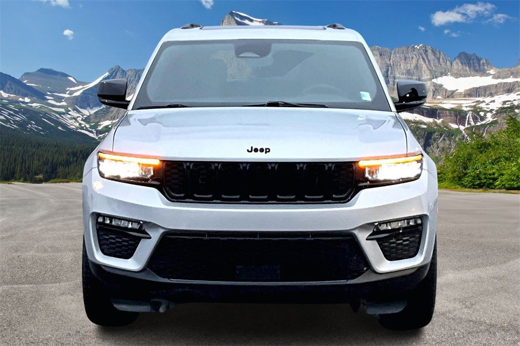 Used 2025 Jeep Grand Cherokee Limited w/ Black Appearance Package image 3