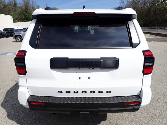 New 2026 Toyota 4Runner SR5 AWD/4WD image 4