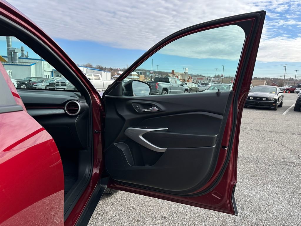 Used 2024 Chevrolet Trax RS image 18