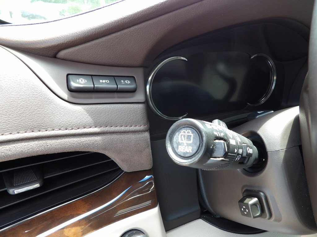 Used 2017 Cadillac Escalade ESV Luxury image 16