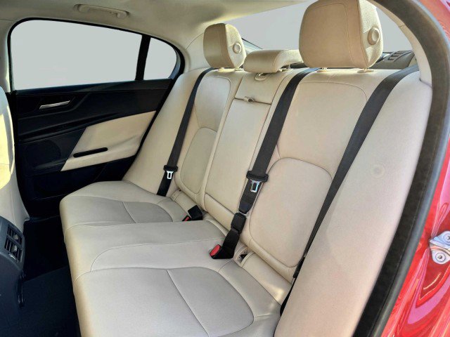 Used 2019 Jaguar XE Premium image 36