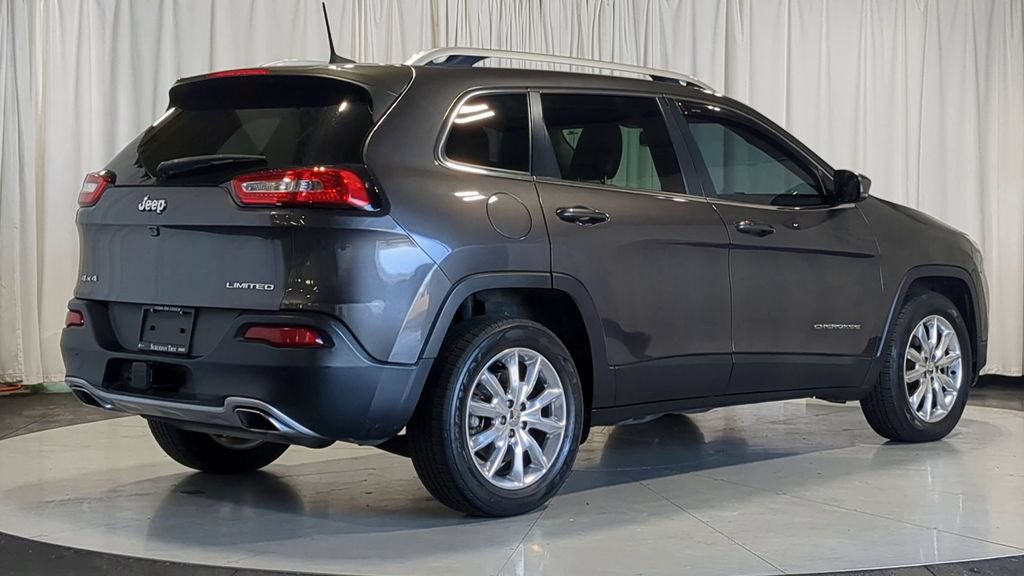 Used 2016 Jeep Cherokee Limited w/ Luxury Group AWD/4WD image 10