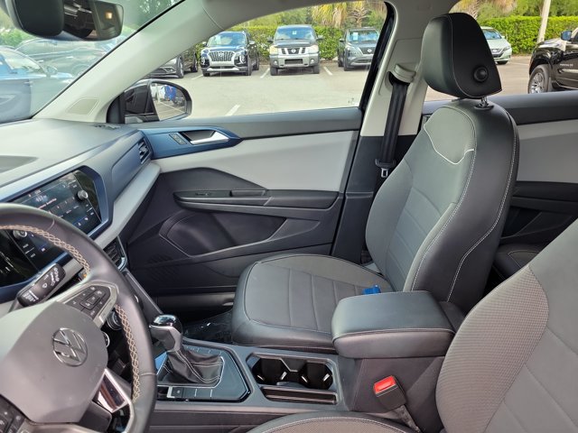 Used 2023 Volkswagen Taos SE w/ Panoramic Sunroof Package FWD image 17