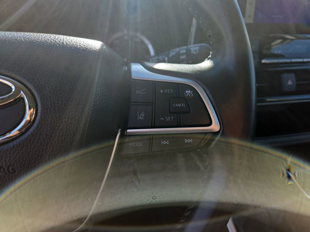 Used 2024 Toyota Highlander LE image 39