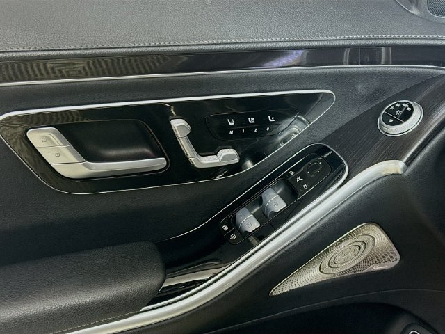 Used 2022 Mercedes-Benz S 500 4MATIC w/ AMG Line Package image 23