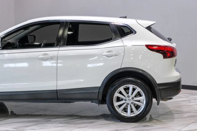 Used 2018 Nissan Rogue Sport S w/ S Appearance Package FWD image 17