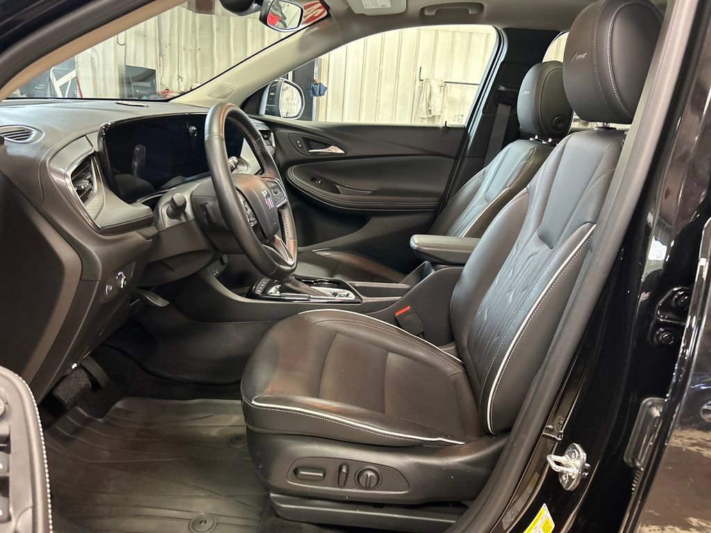 Used 2024 Buick Encore GX Avenir w/ Avenir Convenience Package AWD/4WD image 14