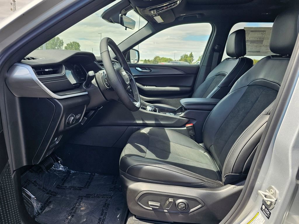 New 2025 Jeep Grand Cherokee L Altitude AWD/4WD image 11