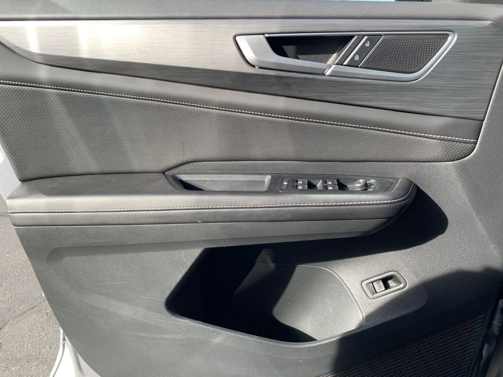 Used 2025 Volkswagen Atlas Cross Sport SE image 20