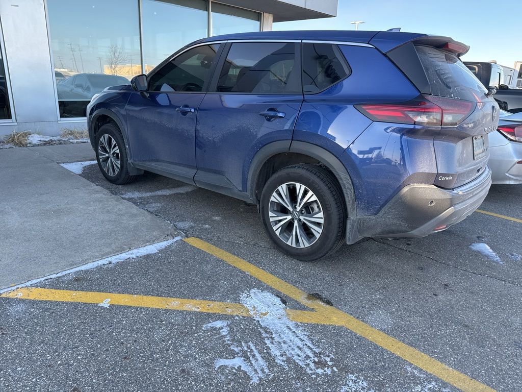 Used 2022 Nissan Rogue SV image 3