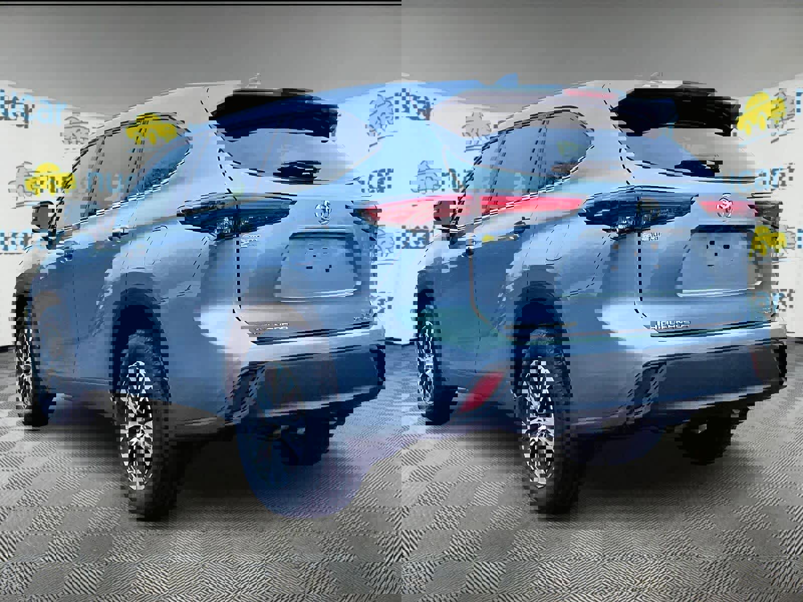 Used 2023 Toyota Highlander XLE image 4