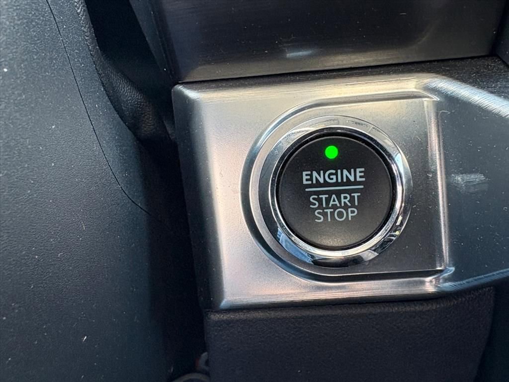 Used 2022 Ford F150 Lariat w/ Trailer Tow Package image 12