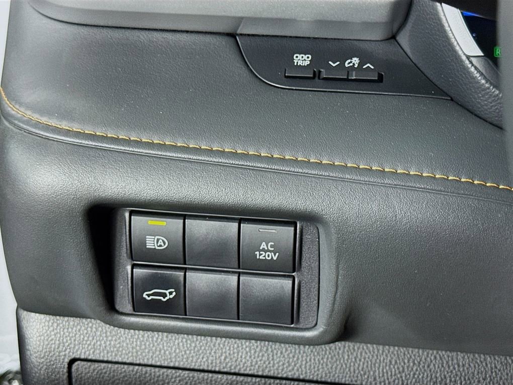 Used 2023 Toyota Highlander Bronze Edition image 14