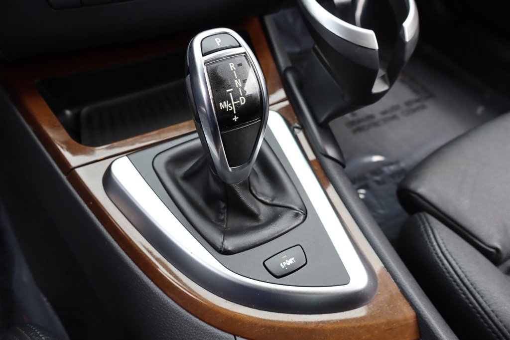 Used 2011 BMW 135i Convertible RWD image 30