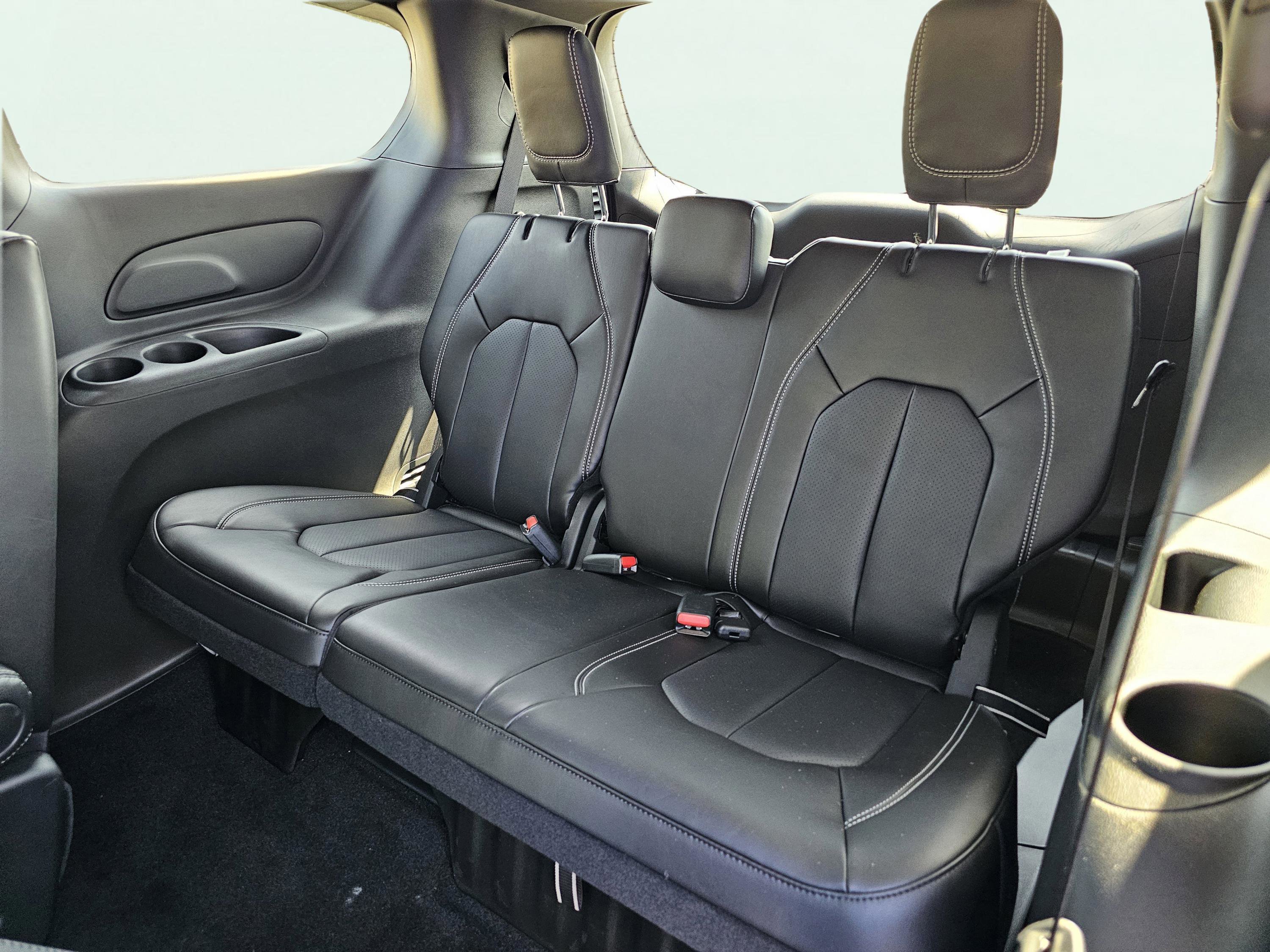 New 2026 Chrysler Pacifica Select w/ S Appearance Package image 33