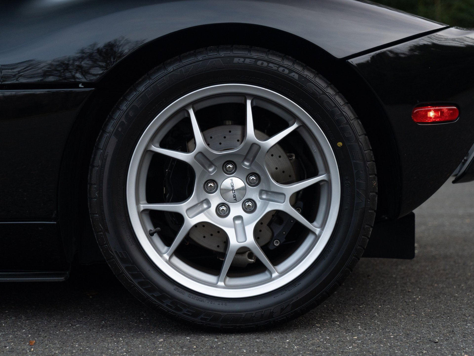 Used 2005 Ford GT image 19