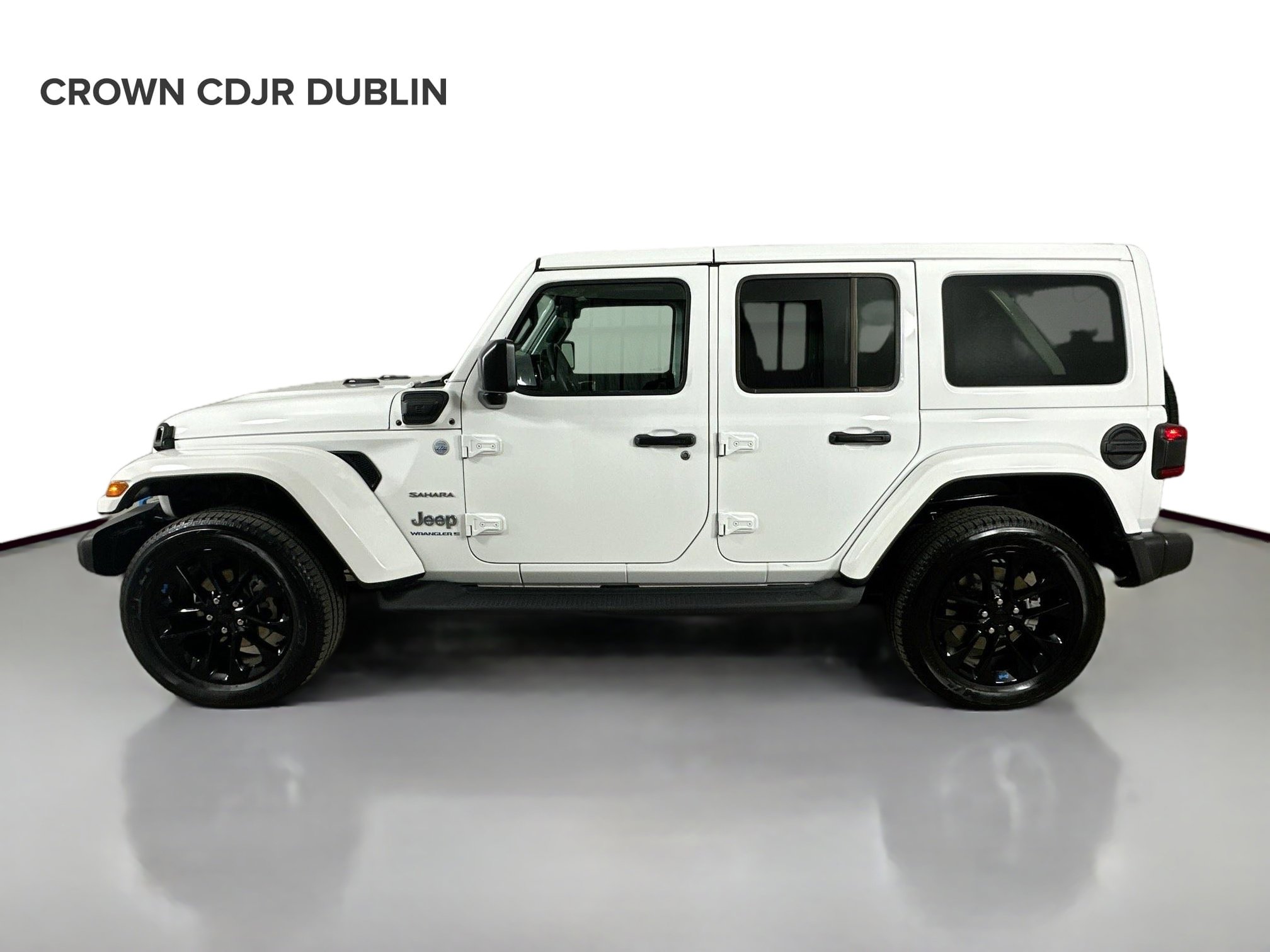 Used 2023 Jeep Wrangler Unlimited Sahara w/ Cold Weather Group AWD/4WD image 8