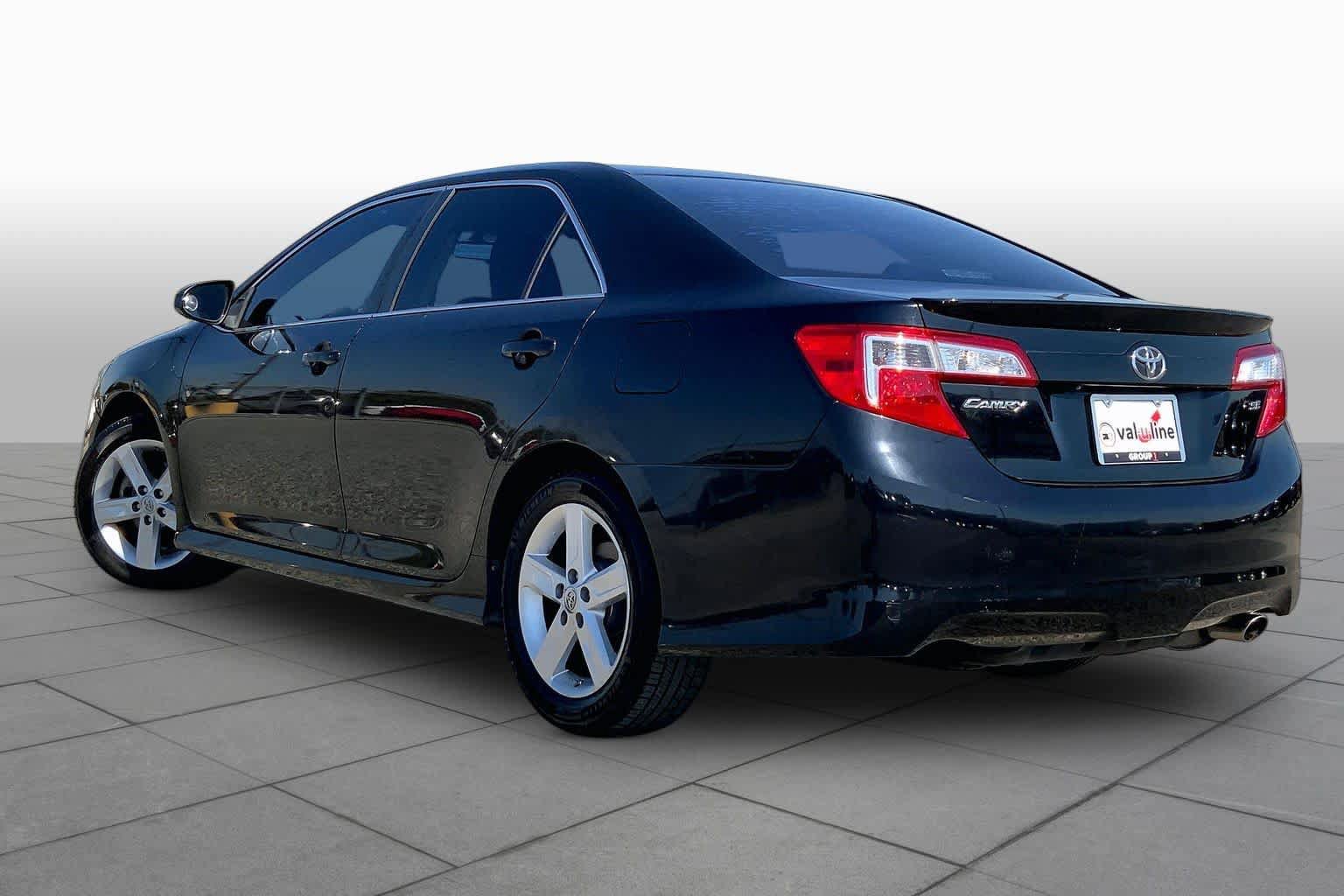Used 2014 Toyota Camry SE FWD image 11