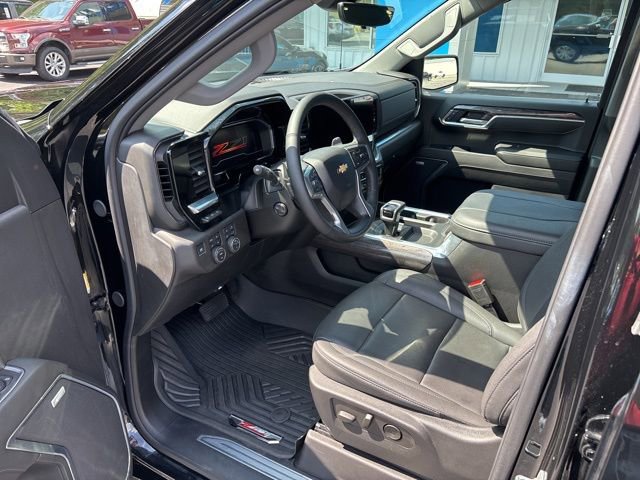 Used 2025 Chevrolet Silverado 1500 LTZ w/ LTZ Premium Package image 16