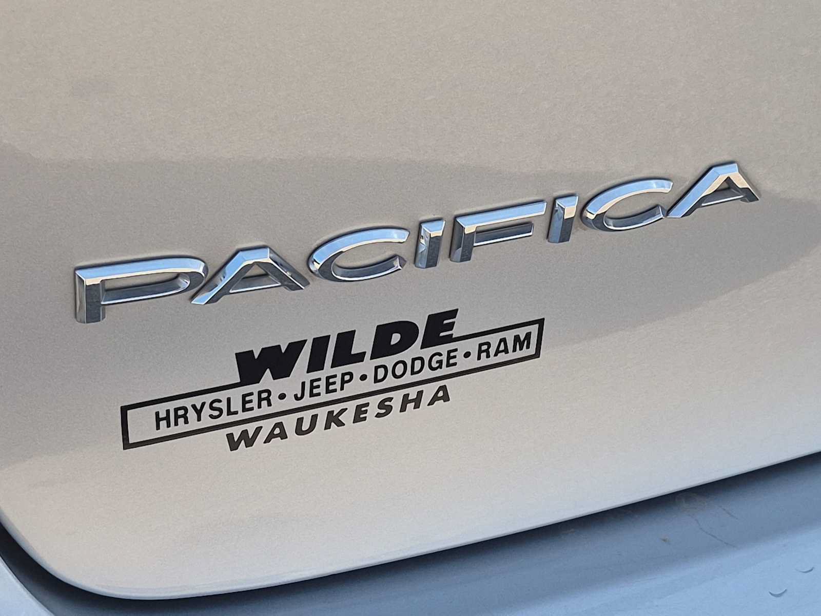 Used 2023 Chrysler Pacifica Touring-L FWD image 10