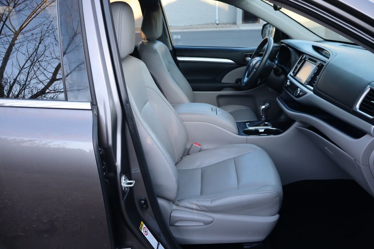Used 2014 Toyota Highlander XLE image 24