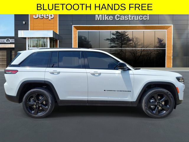 Certified 2024 Jeep Grand Cherokee Limited w/ Black Appearance Package AWD/4WD image 3