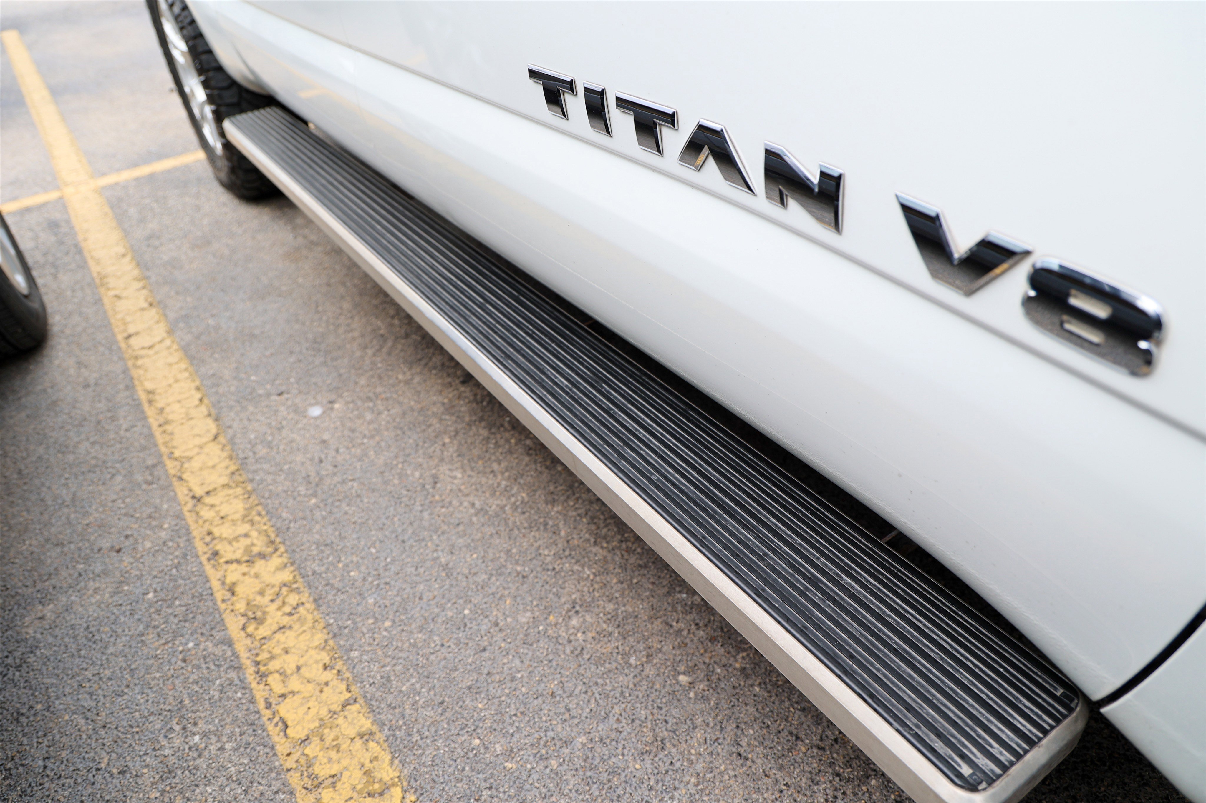 Used 2018 Nissan Titan SV AWD/4WD image 13