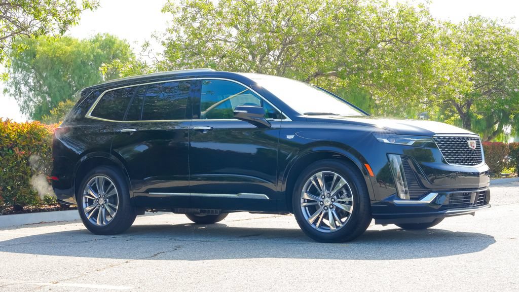 Used 2025 Cadillac XT6 Premium Luxury w/ Technology Package FWD image 7
