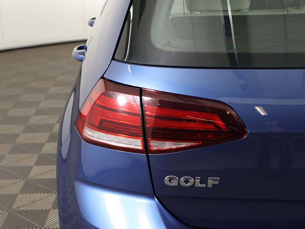 Used 2019 Volkswagen Golf S image 12