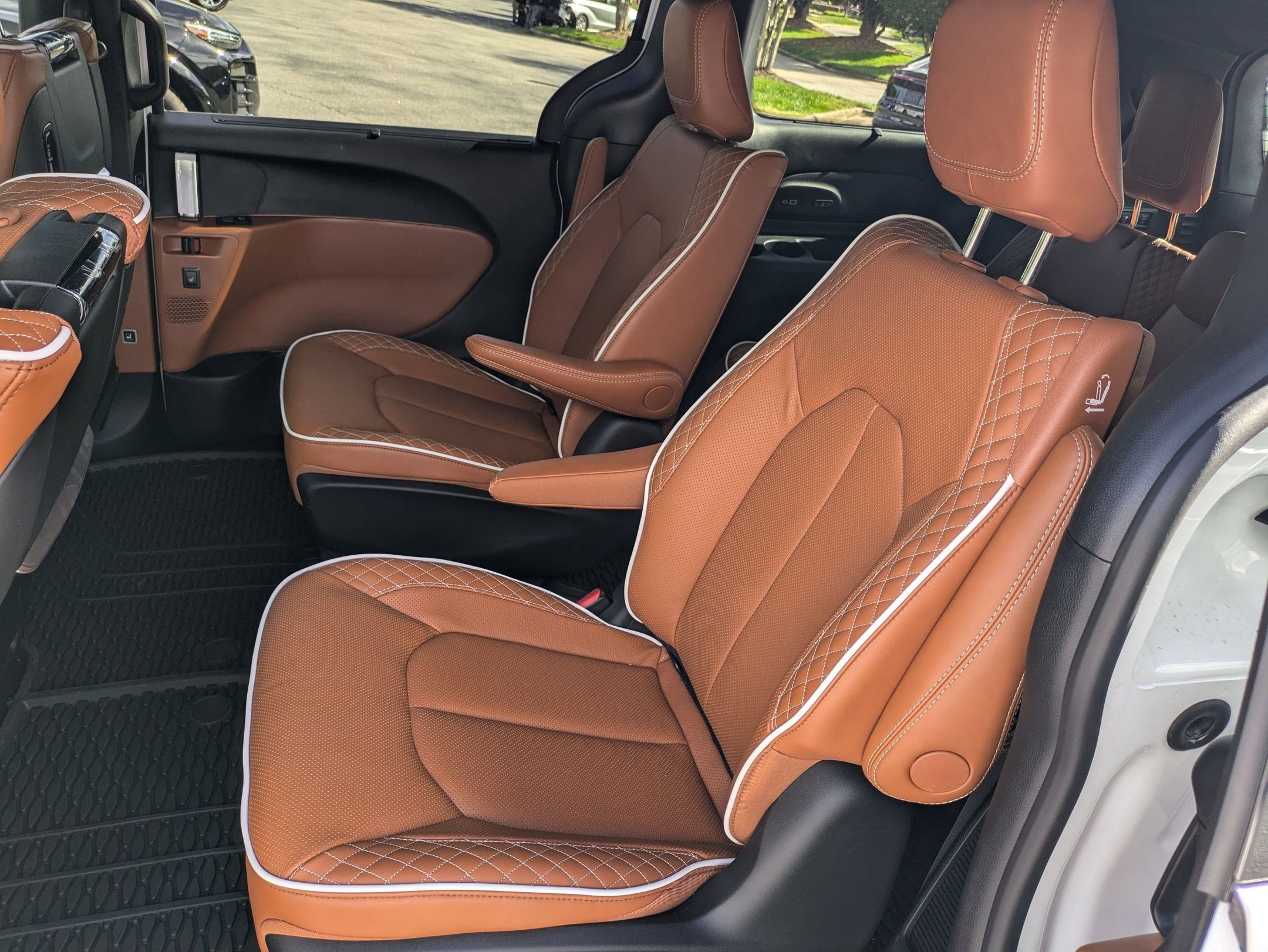 New 2026 Chrysler Pacifica Pinnacle image 24