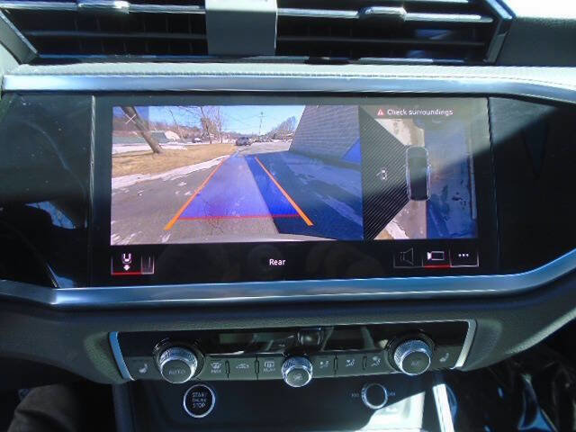 Used 2023 Audi Q3 2.0T Premium Plus w/ Premium Plus Package image 14