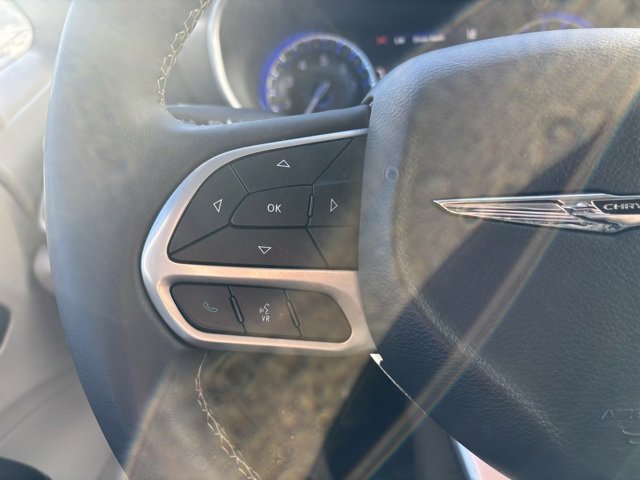 Used 2024 Chrysler Pacifica Touring-L image 15