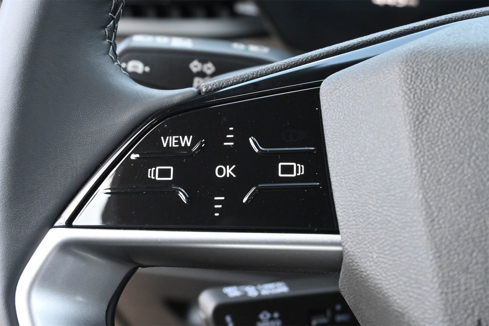 Certified 2025 Audi Q5 Premium w/ Convenience Package image 6