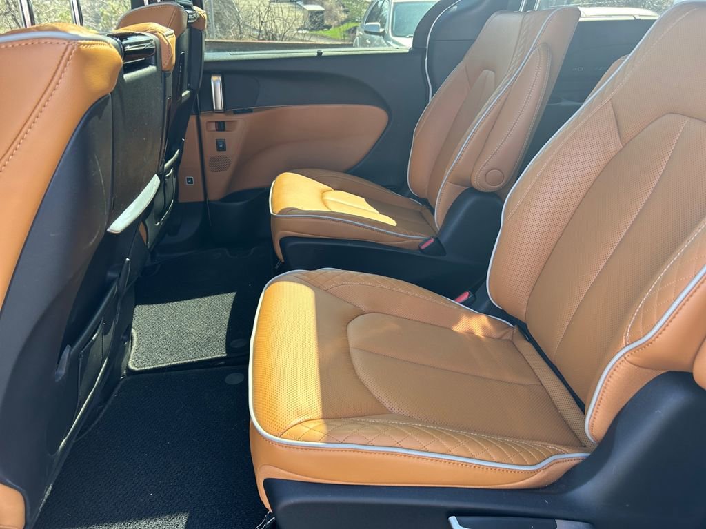 Certified 2023 Chrysler Pacifica Pinnacle AWD/4WD image 13