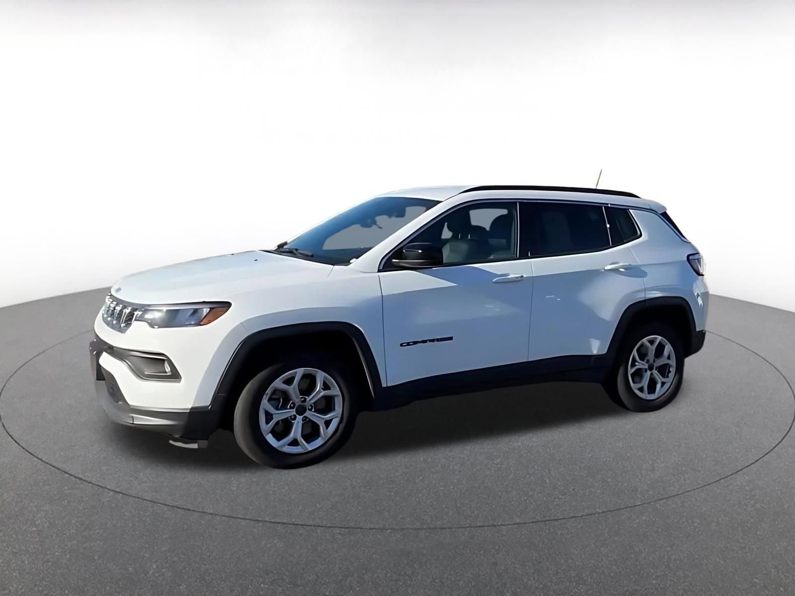 Used 2025 Jeep Compass Latitude AWD/4WD image 8