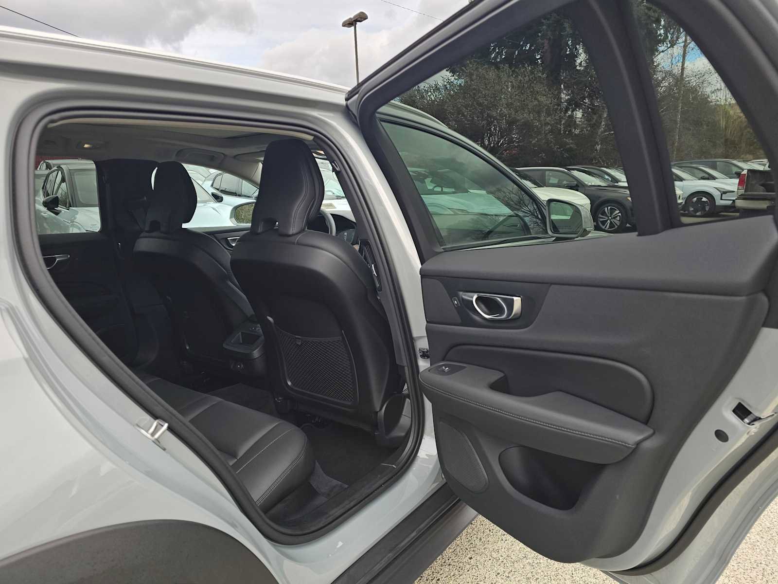 Certified 2025 Volvo V60 B5 Cross Country Plus image 14