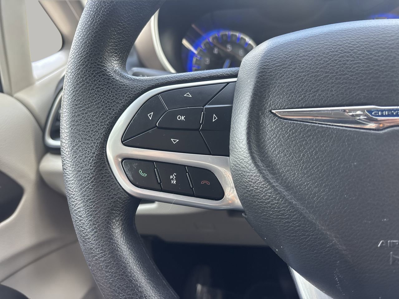 Used 2021 Chrysler Voyager LX image 25