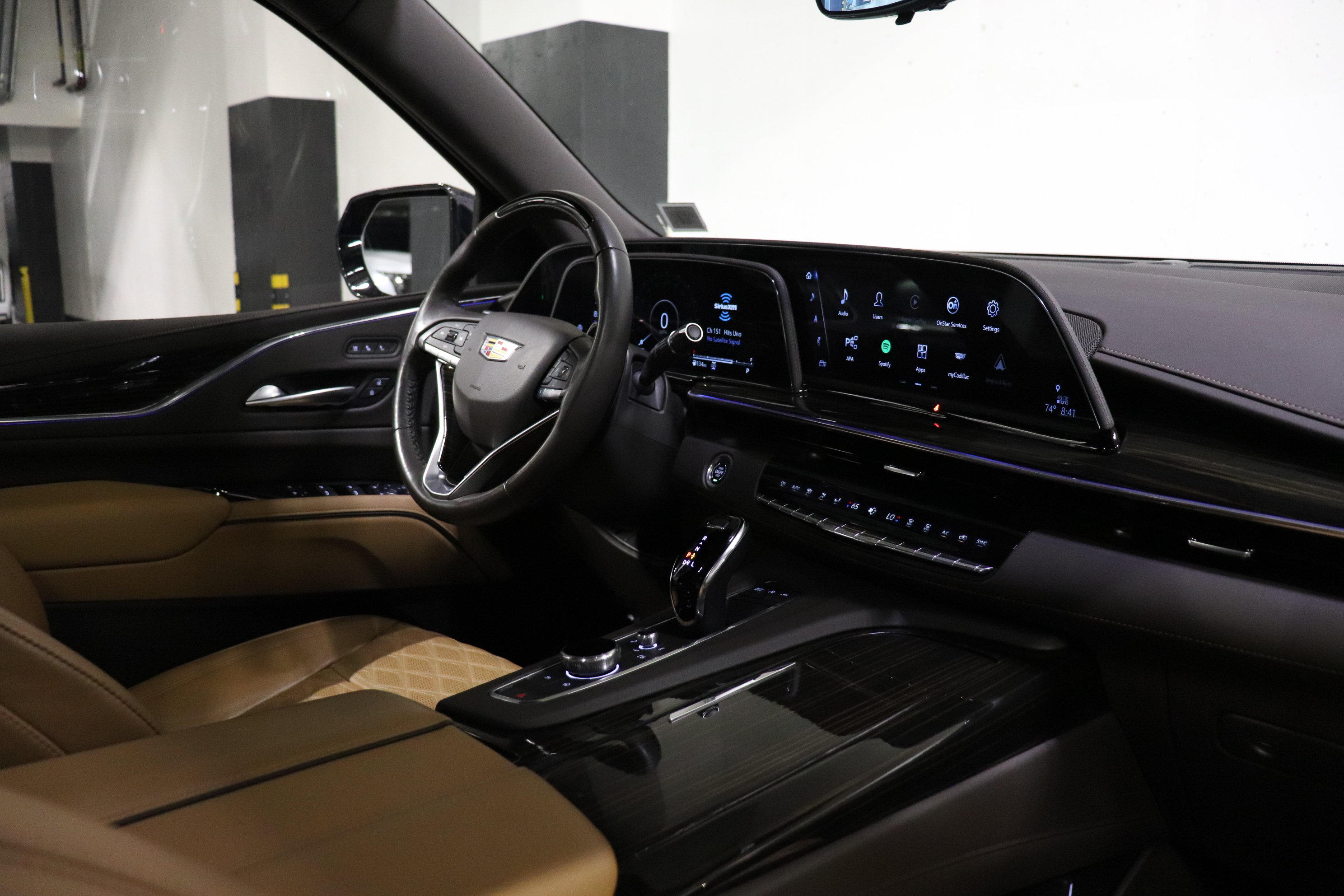 Used 2024 Cadillac Escalade Premium Luxury AWD/4WD image 29