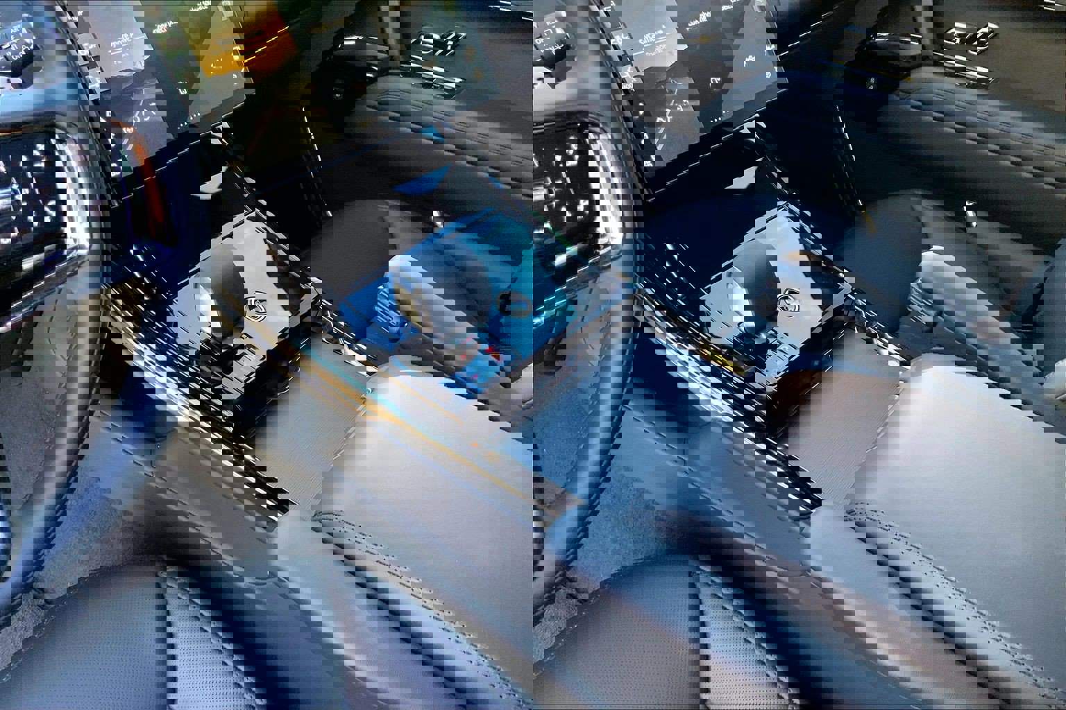 Used 2025 Land Rover Range Rover Sport Dynamic SE image 16