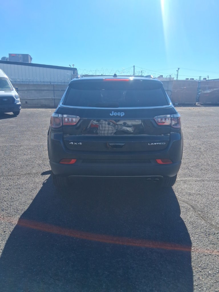 Used 2022 Jeep Compass Limited w/ Sun and Sound Group AWD/4WD image 3