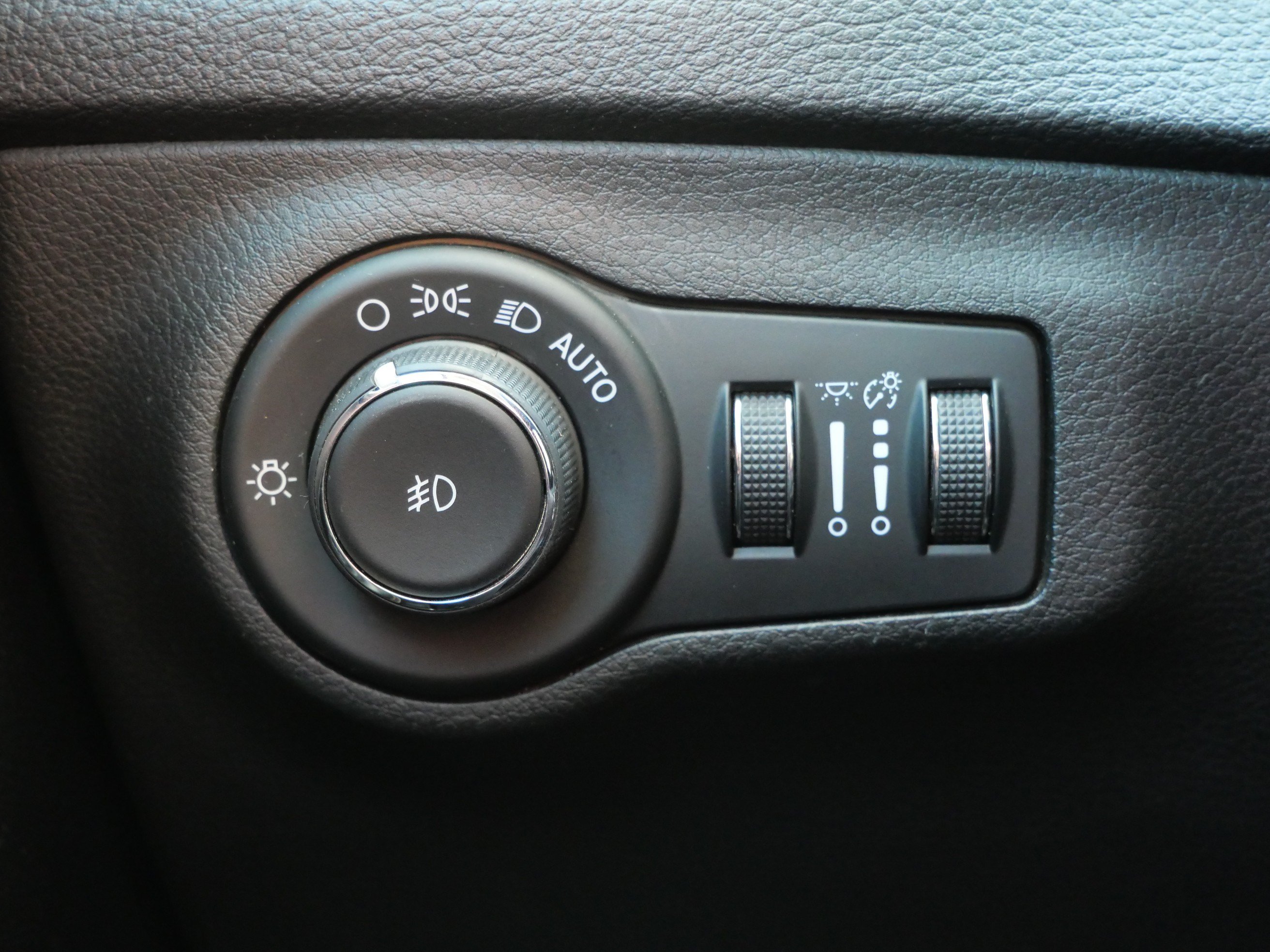 Used 2017 Jeep Compass Latitude AWD/4WD image 26