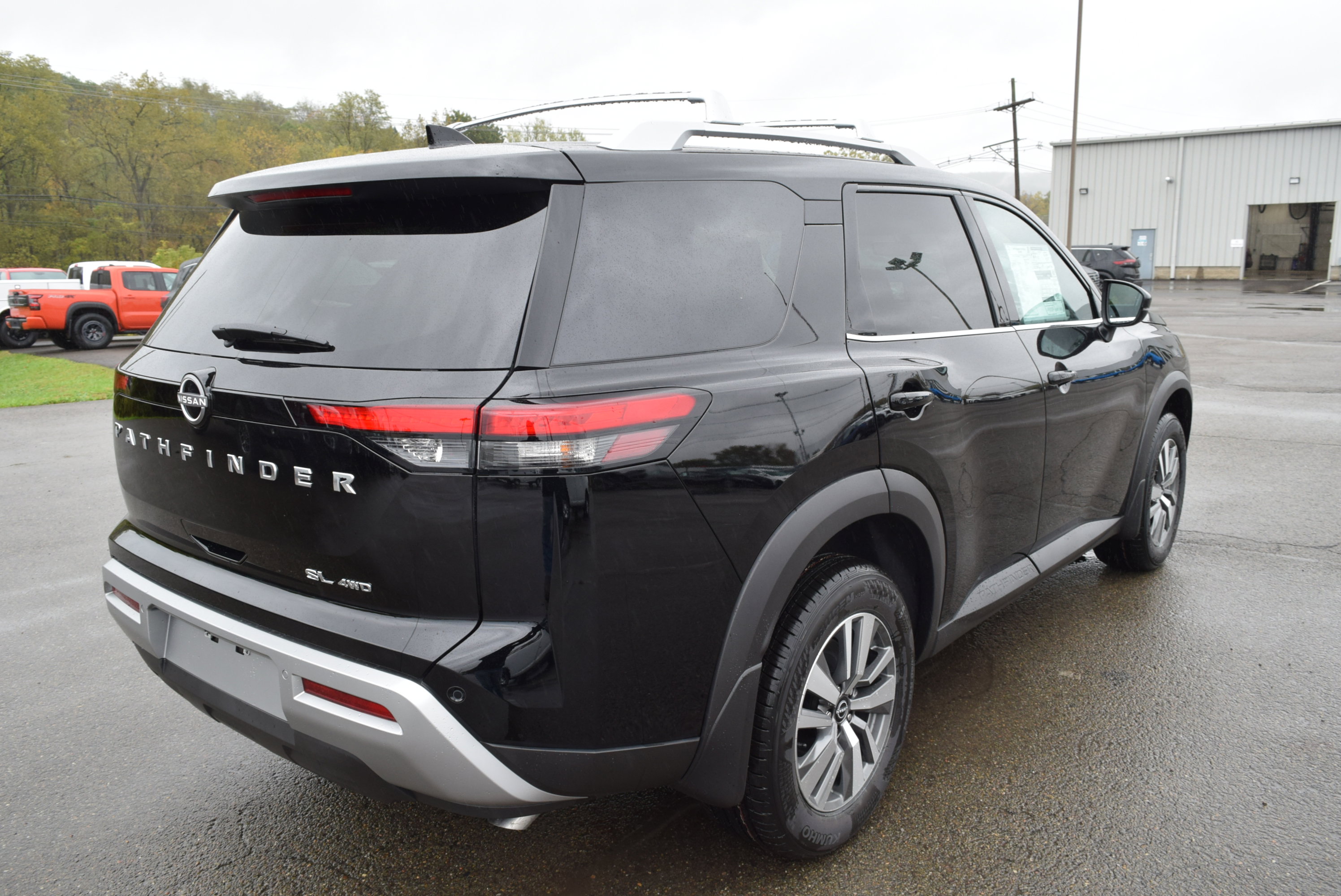 New 2025 Nissan Pathfinder SL image 6