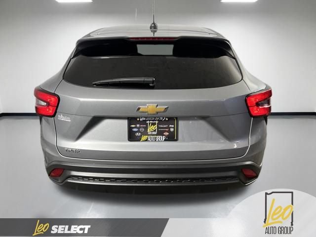 Used 2024 Chevrolet Trax LS w/ LS Convenience Package FWD image 11