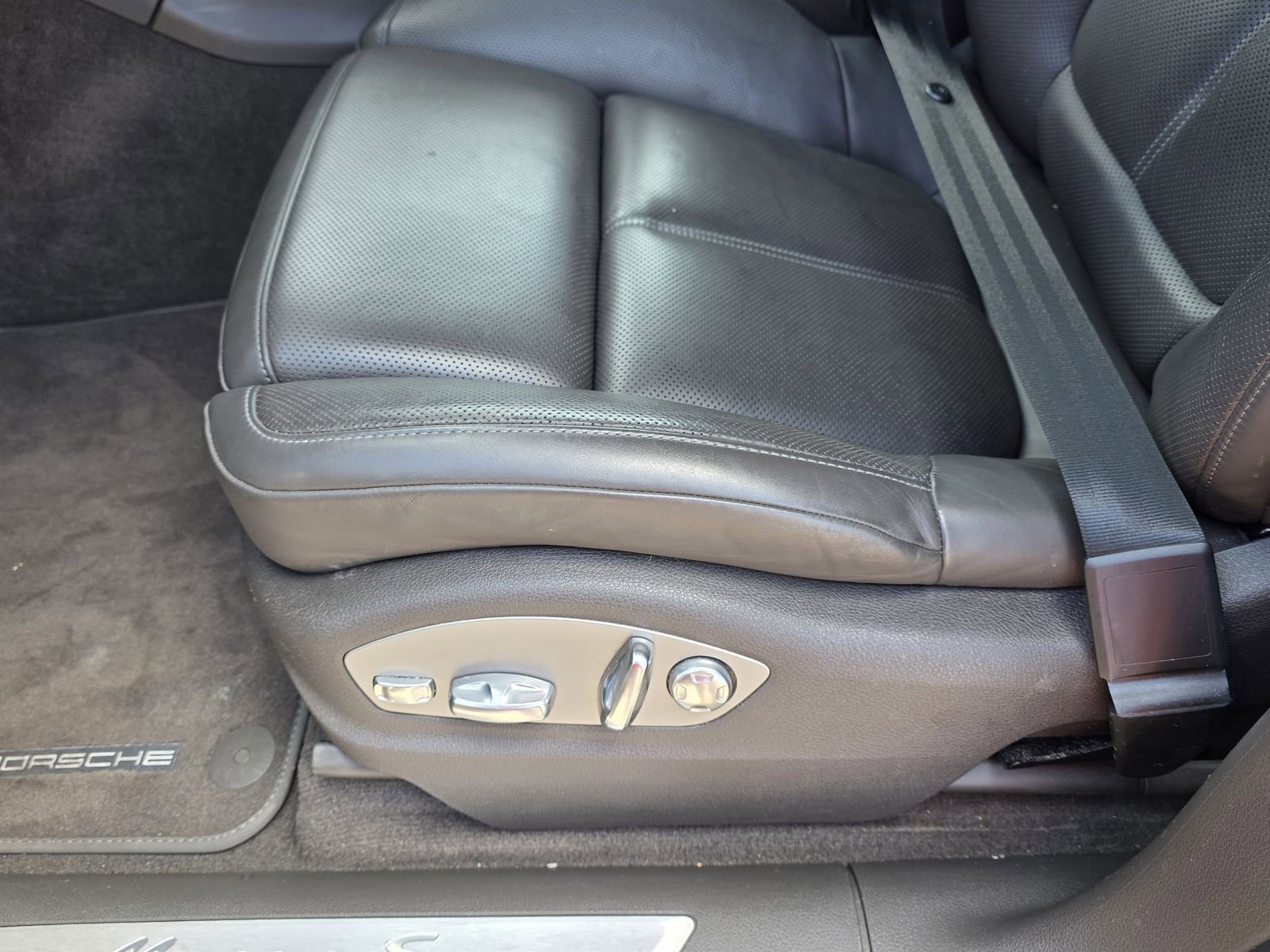 Used 2021 Porsche Macan S image 15